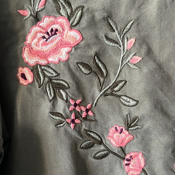 Embroidered Blouse - Picture 2 of 3